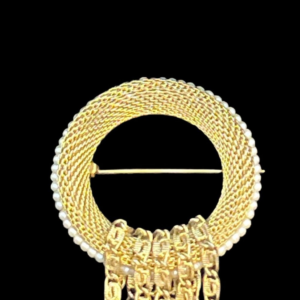 Vintage Gold Tone Mesh And Faux Pearl Lapel Pin W/Dangling Snail Chains (4781) - Picture 2 of 4